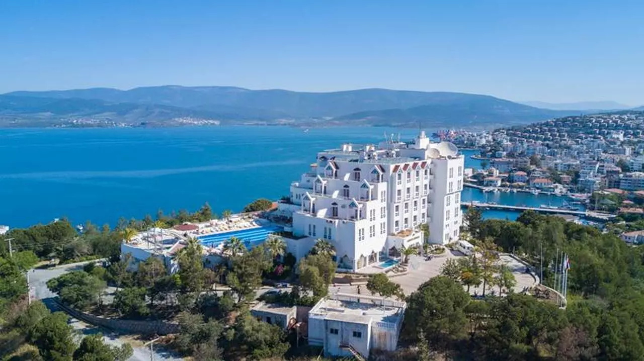 496852LABRANDAPRINCESS_SHABAVIZ.jpg