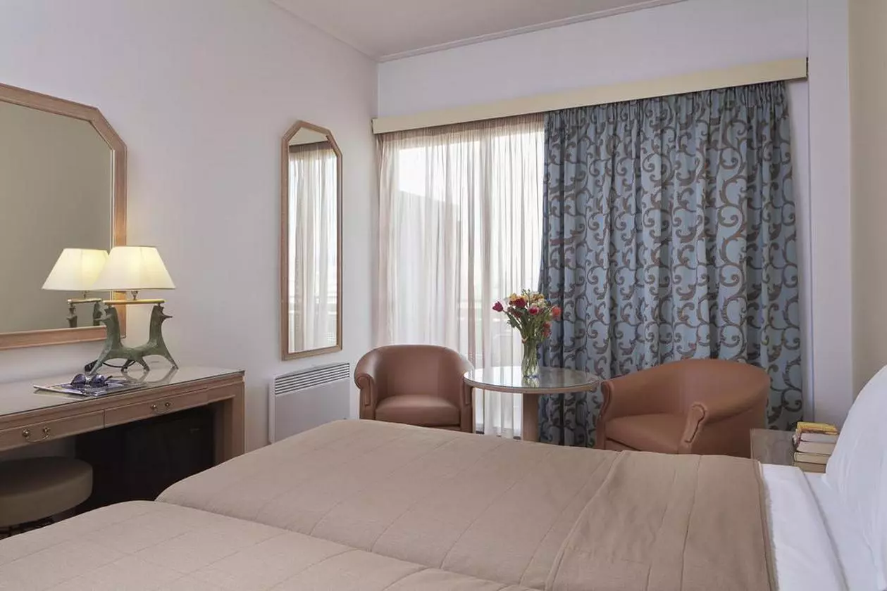 BESTWESTERN_SHABAVIZ.jpg