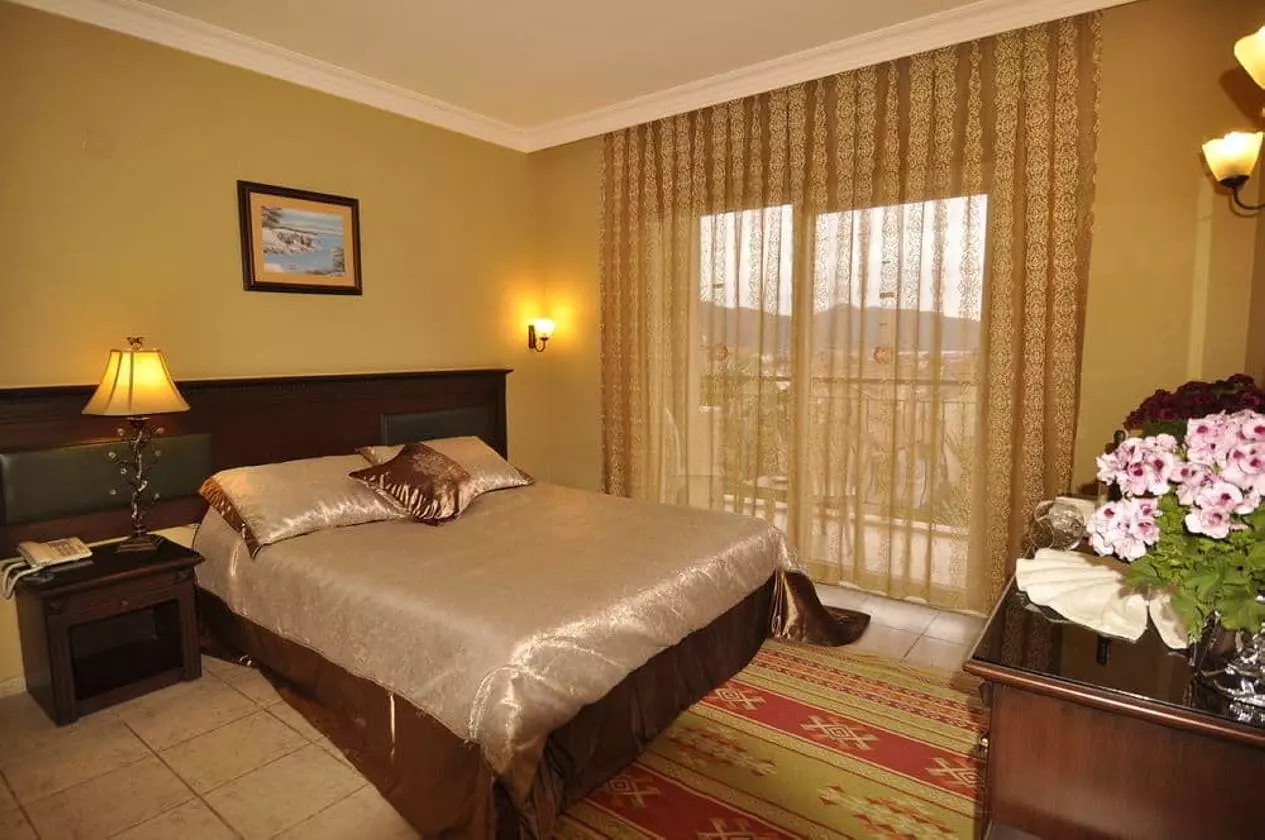 CLUBDORADO_SHABAVIZ.jpg CLUBDORADO_SHABAVIZ.jpg