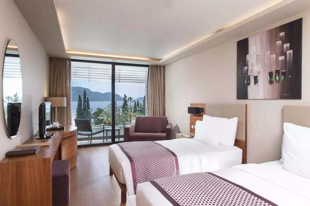 GRANDAZUR14-SHABAVIZPARVAZ.jpg