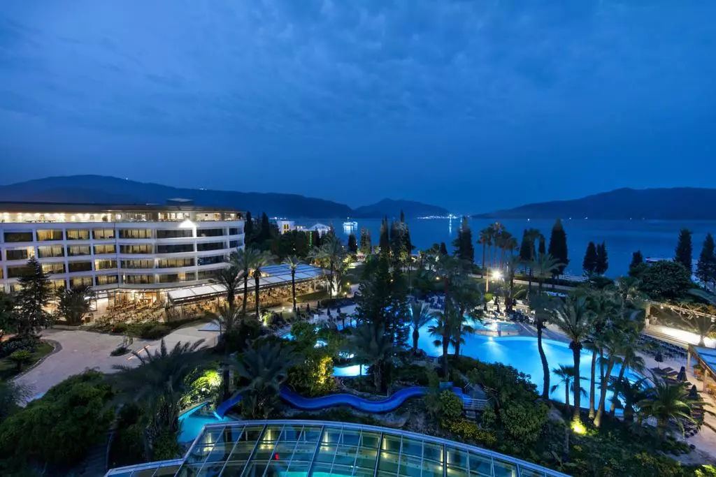 GRANDAZUR3-SHABAVIZ.jpg