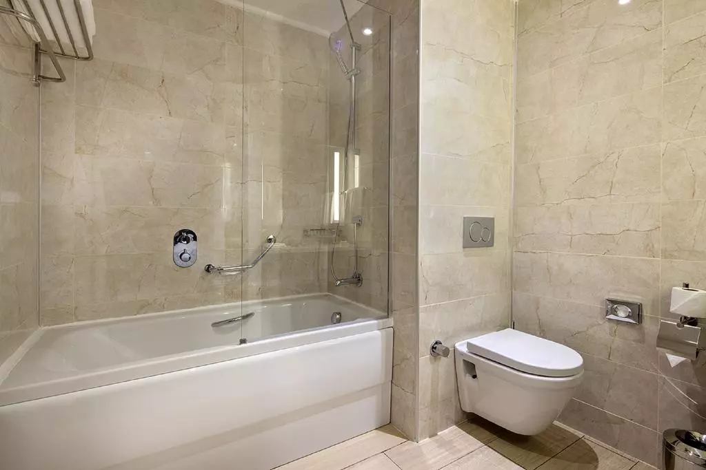 HILTON_SHAABVIZ45.jpg