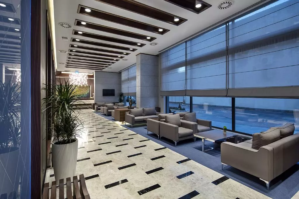 HILTON_SHABAVIZ44.jpg