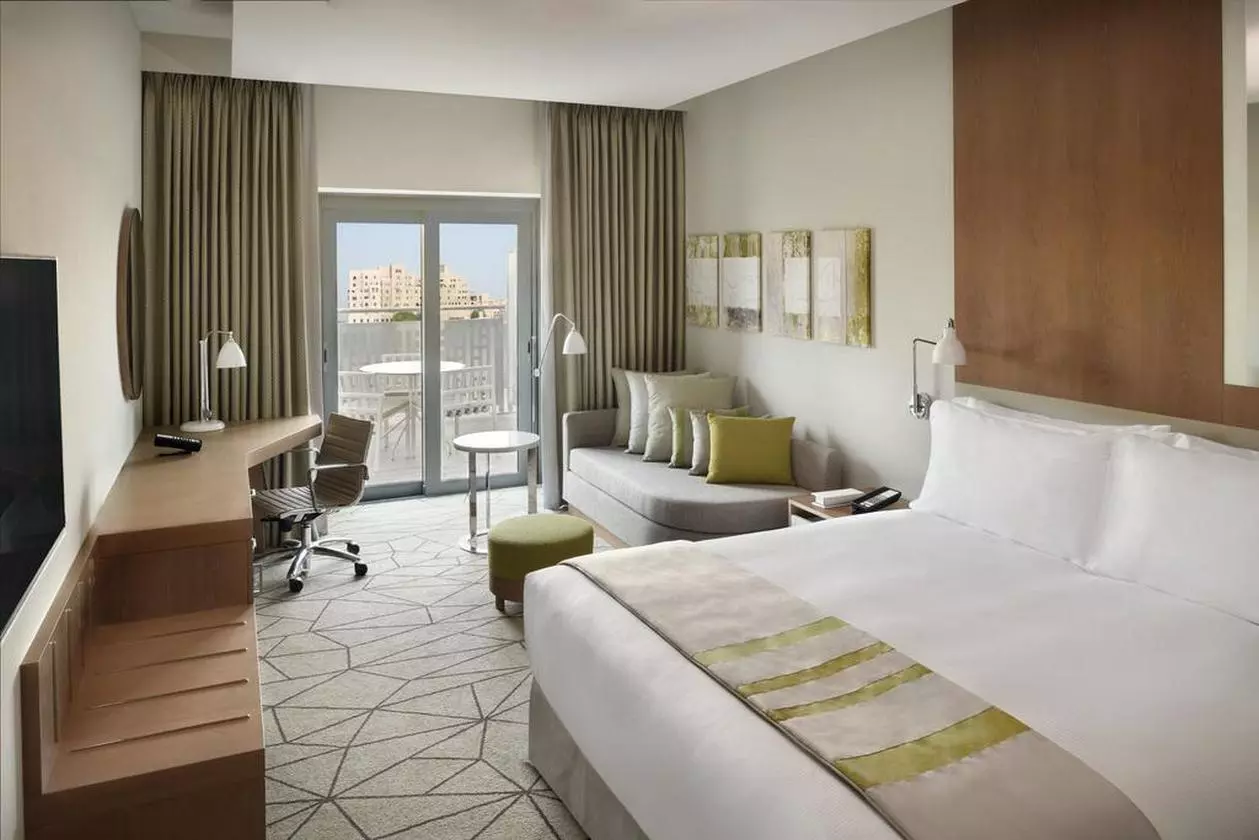 HOLIDAYINNFESTIVALCITY_SHABAVIZ.jpg