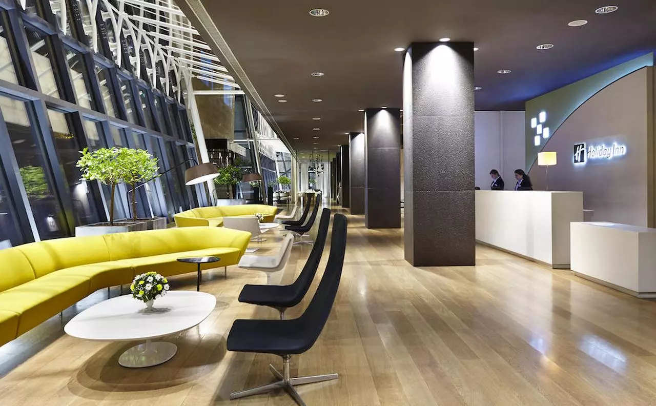 HOLIDAYINN_SHABAVIZ.jpg