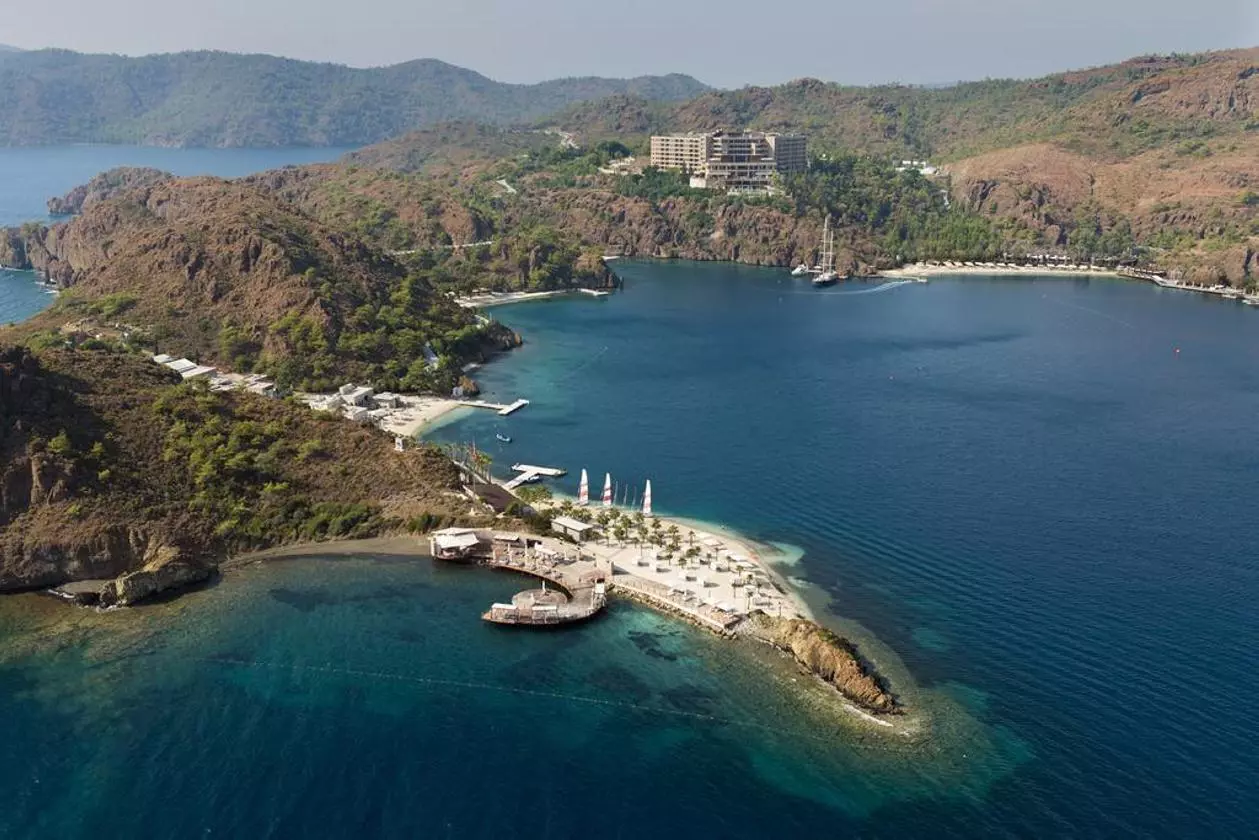 HOTELDMARIS10_SHAABVIZ.jpg