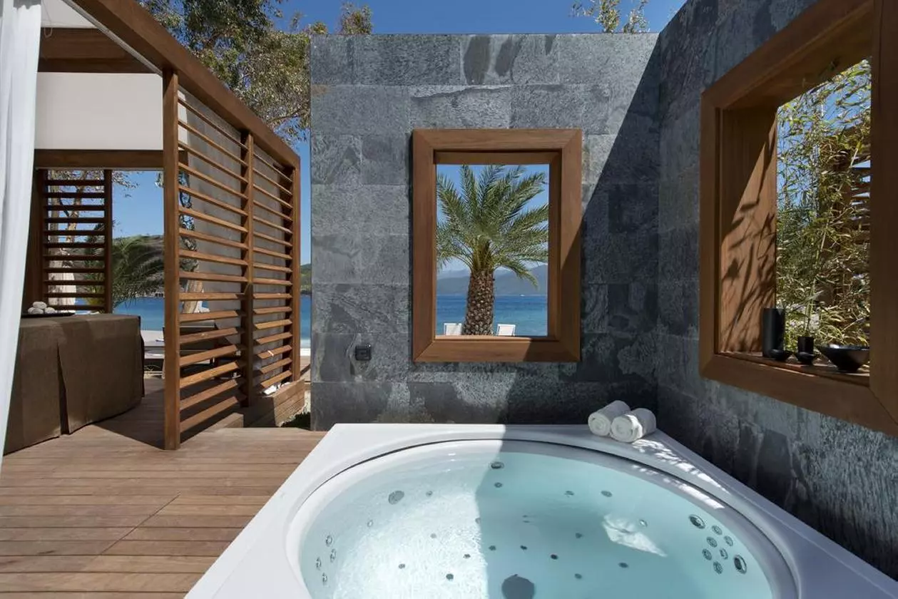 HOTELDMARIS16_SHAABVIZ.jpg