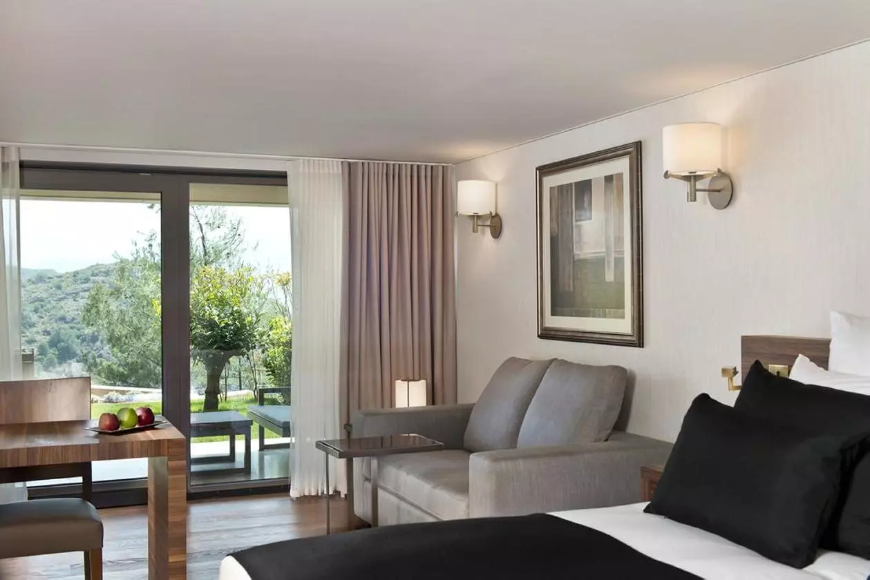 HOTELDMARIS17_SHABAVIZ.jpg
