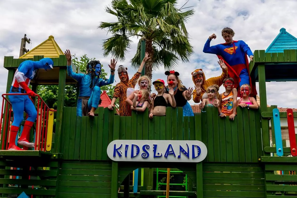 JULIANCLUB_SHABAVIZ.jpg JULIANCLUB_SHABAVIZ.jpg