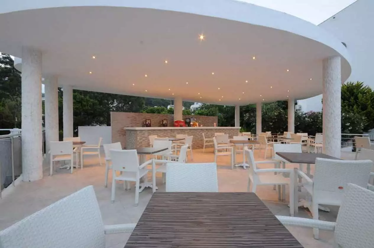 LUNABEACH12_SHAABVIZ.jpg LUNABEACH12_SHAABVIZ.jpg