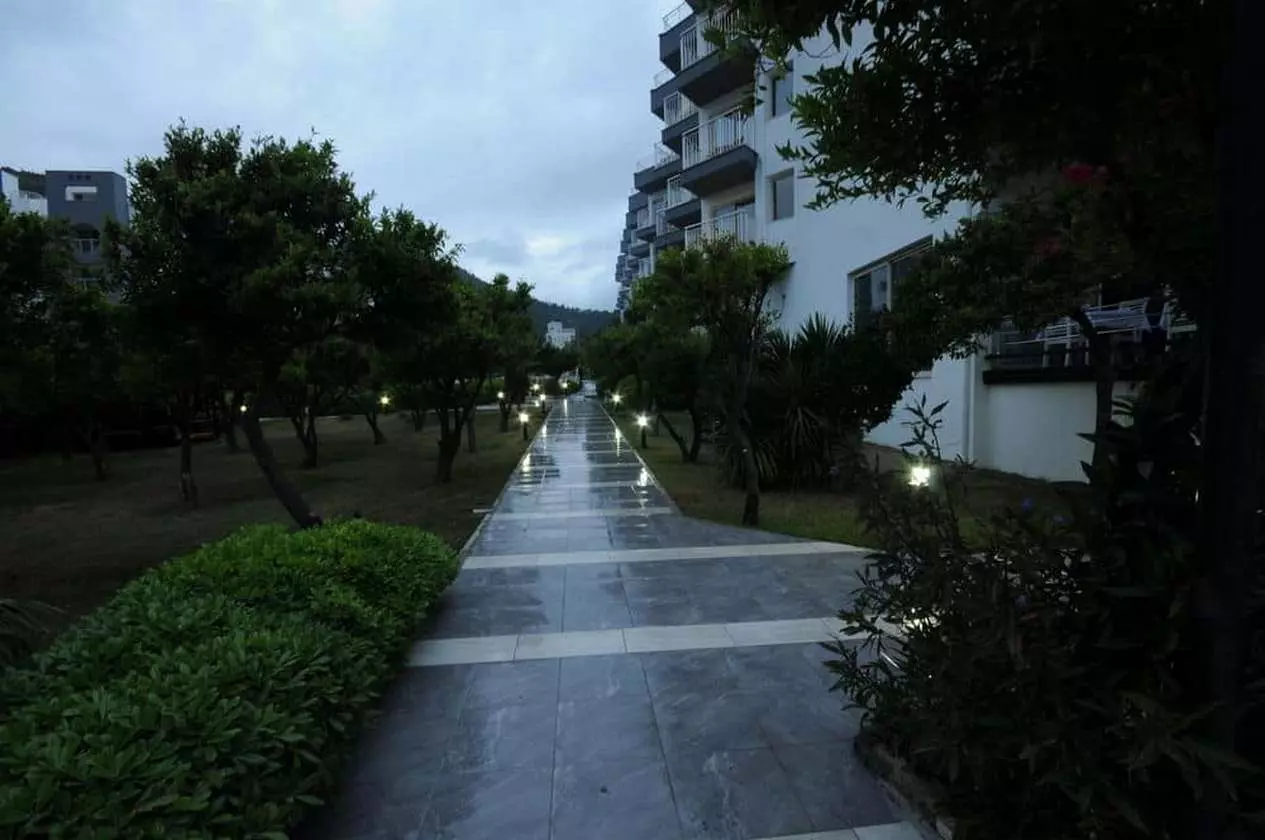 LUNABEACH20-SHABAVIZ.jpg LUNABEACH20-SHABAVIZ.jpg