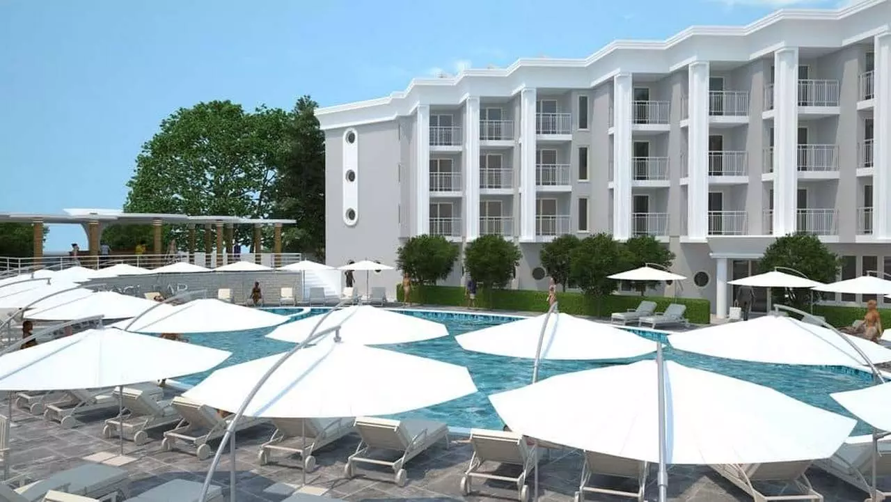 LUNABEACH5_SHABAVIZ.jpg LUNABEACH5_SHABAVIZ.jpg