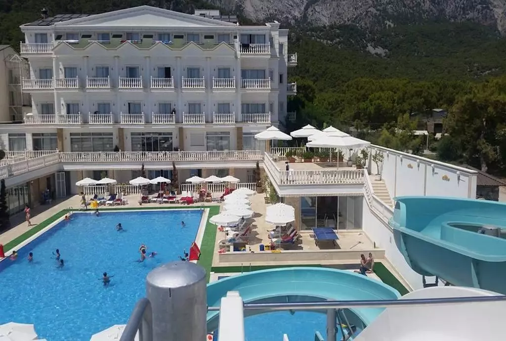 MayaWorld-Imperial_kemer_shabavizparvaz_01.jpg