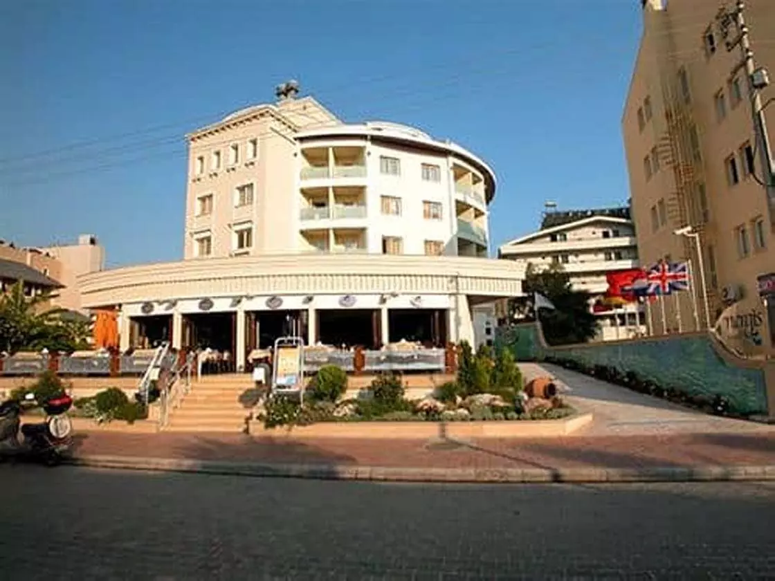NERGIS_SHABAVIZ10.jpg