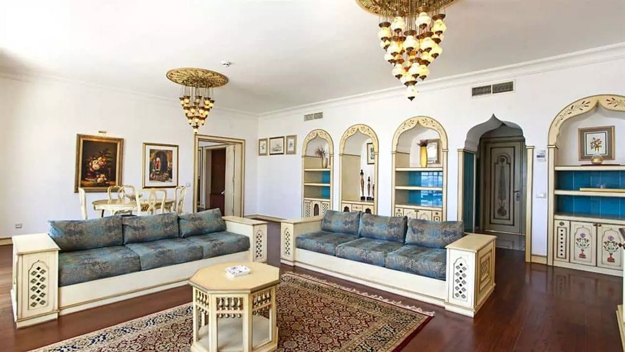 SALMAKIS_SHABAVIZ.jpg SALMAKIS_SHABAVIZ.jpg
