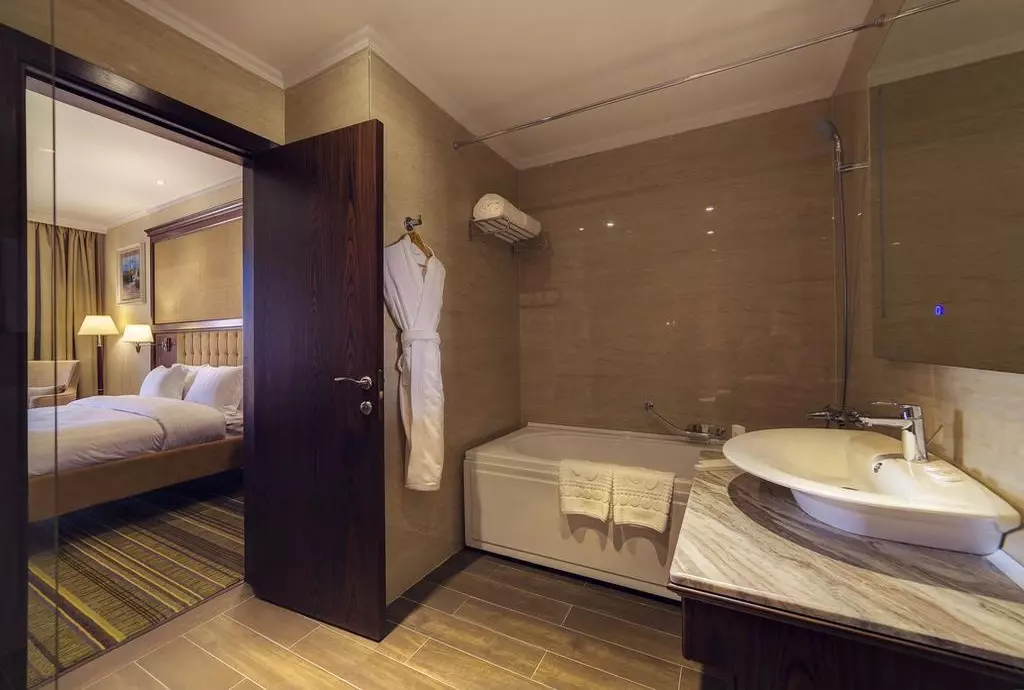 Shera_park_inn_shabavizparvaz_13.jpg Shera_park_inn_shabavizparvaz_13.jpg