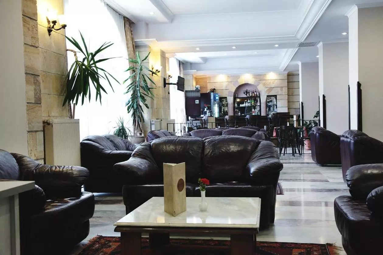 TASSARAY_SHABAVIZPARVAZ.jpg TASSARAY_SHABAVIZPARVAZ.jpg