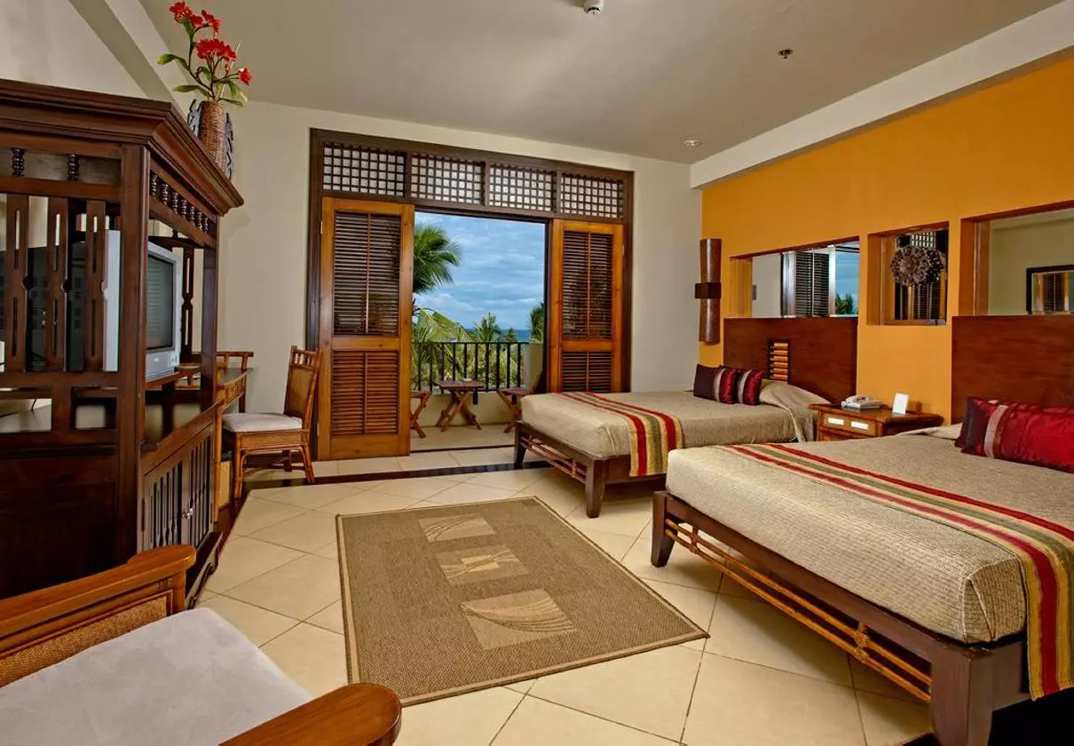 TROPICAL35_SHAABVIZ.jpg