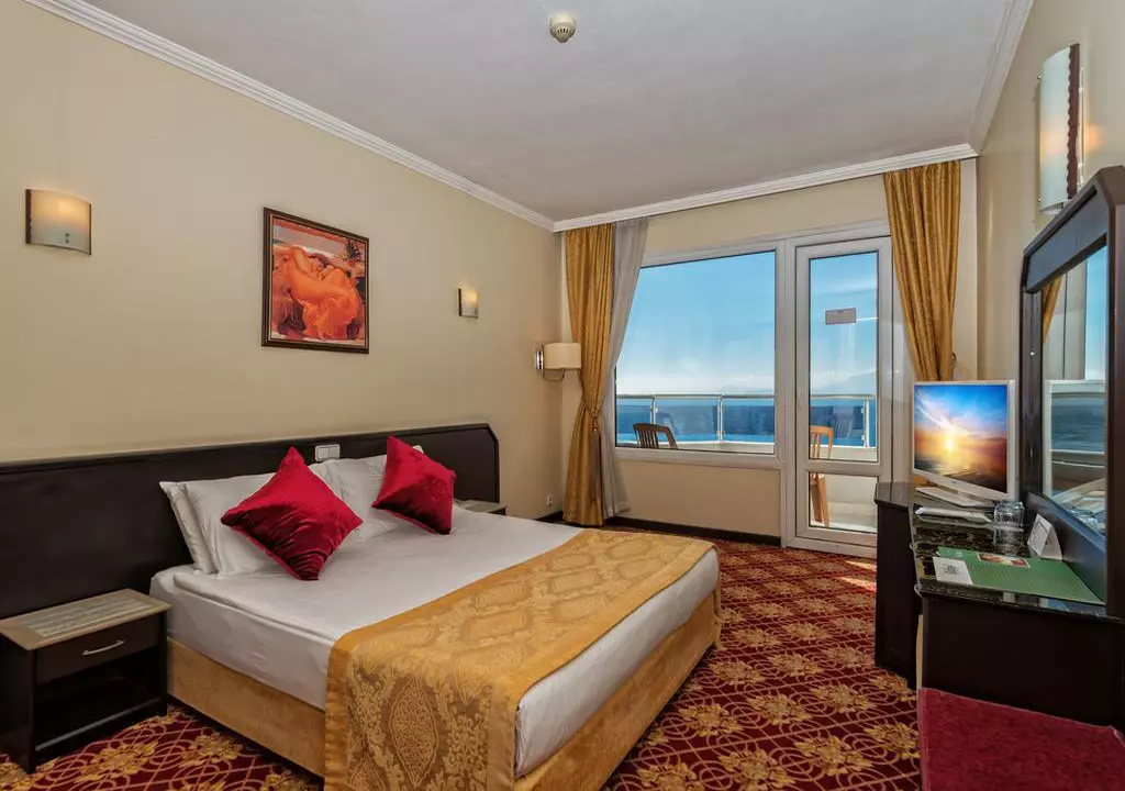 adonis_antalya_shabavizparvaz_03.jpg