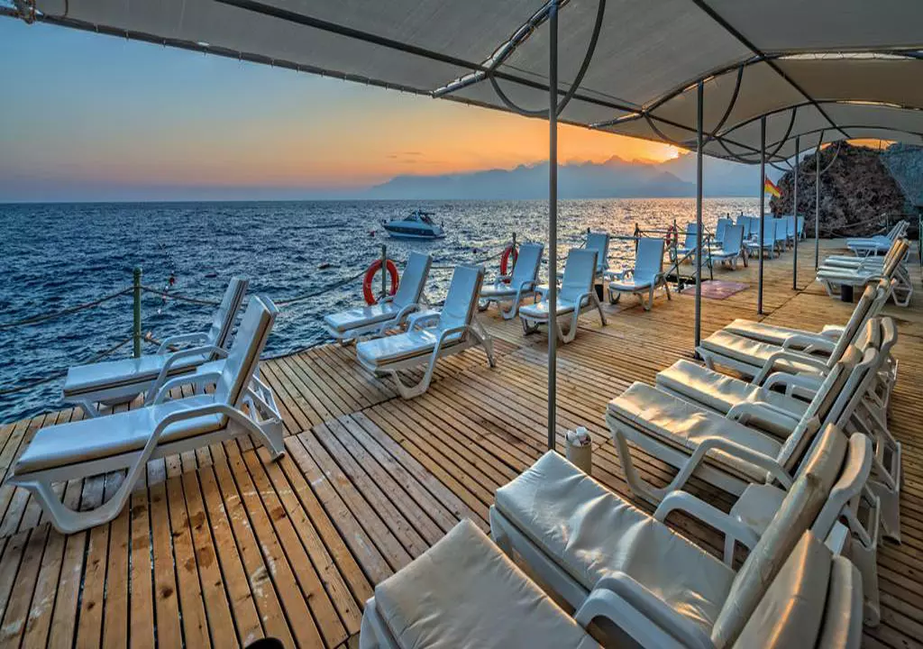 adonis_antalya_shabavizparvaz_04.jpg