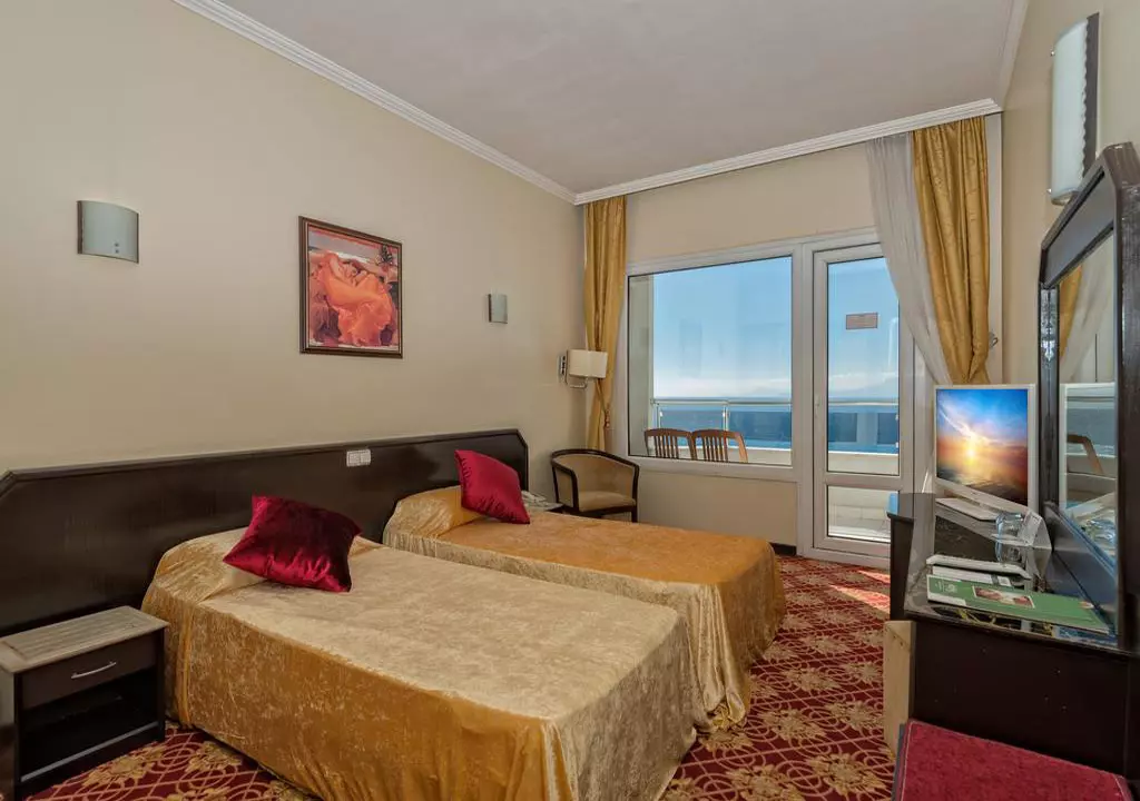 adonis_antalya_shabavizparvaz_09.jpg