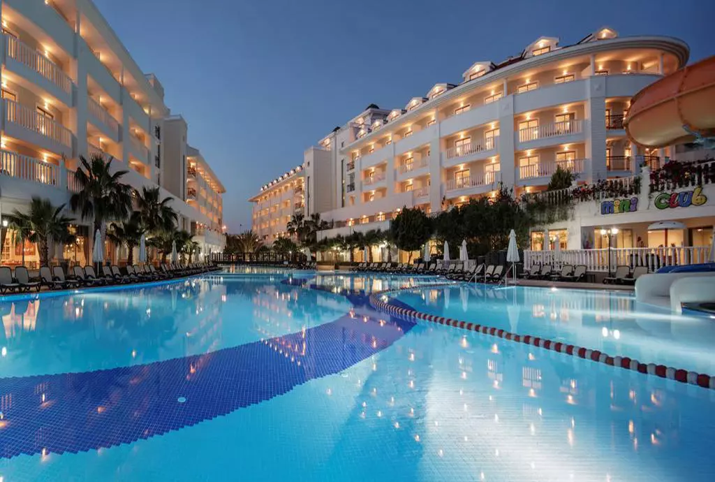 alba_queen_shabavizparvaz_04.jpg alba_queen_shabavizparvaz_04.jpg