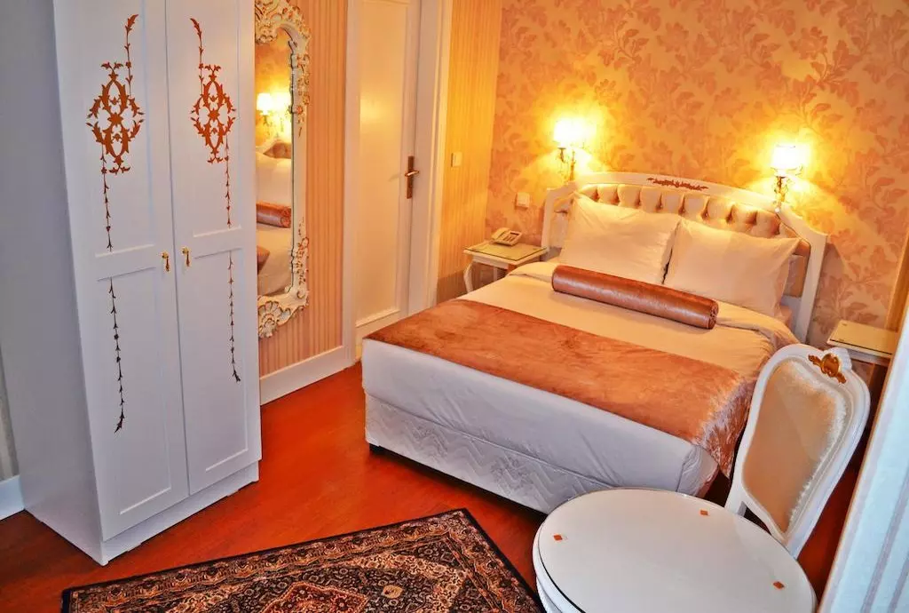 alyon_istanbul_shabavizparvaz_05.jpg alyon_istanbul_shabavizparvaz_05.jpg