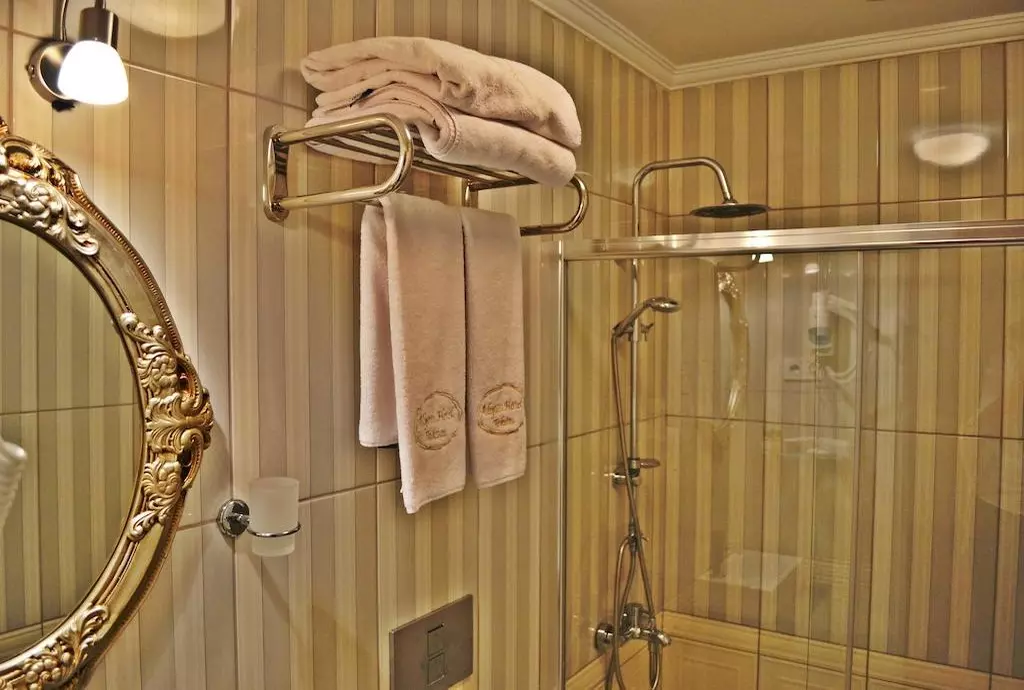 alyon_istanbul_shabavizparvaz_11.jpg alyon_istanbul_shabavizparvaz_11.jpg