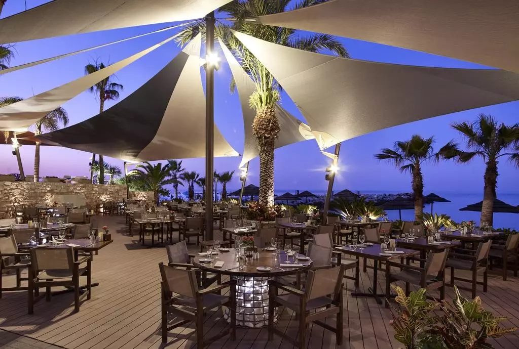 amathus_beach_hotel_limassol_shabavizparvaz_03.jpg