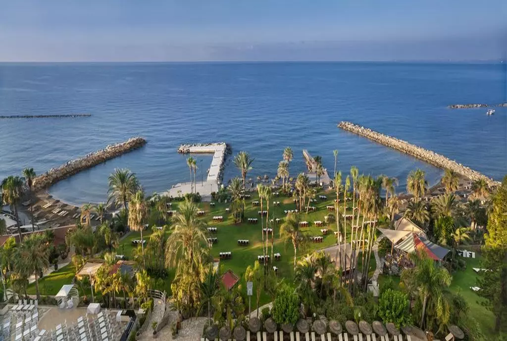 amathus_beach_hotel_limassol_shabavizparvaz_06.jpg