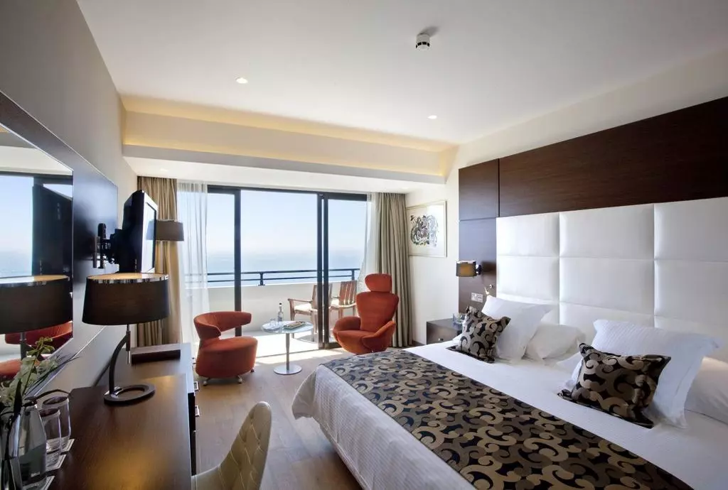 amathus_beach_hotel_limassol_shabavizparvaz_08.jpg