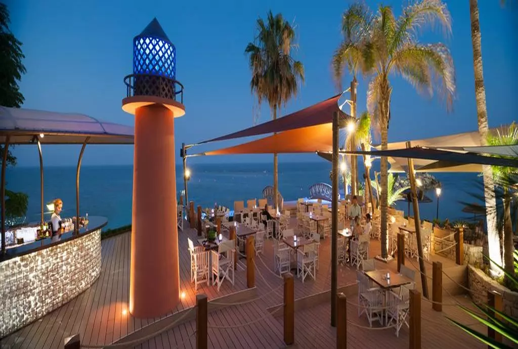 amathus_beach_hotel_limassol_shabavizparvaz_11.jpg