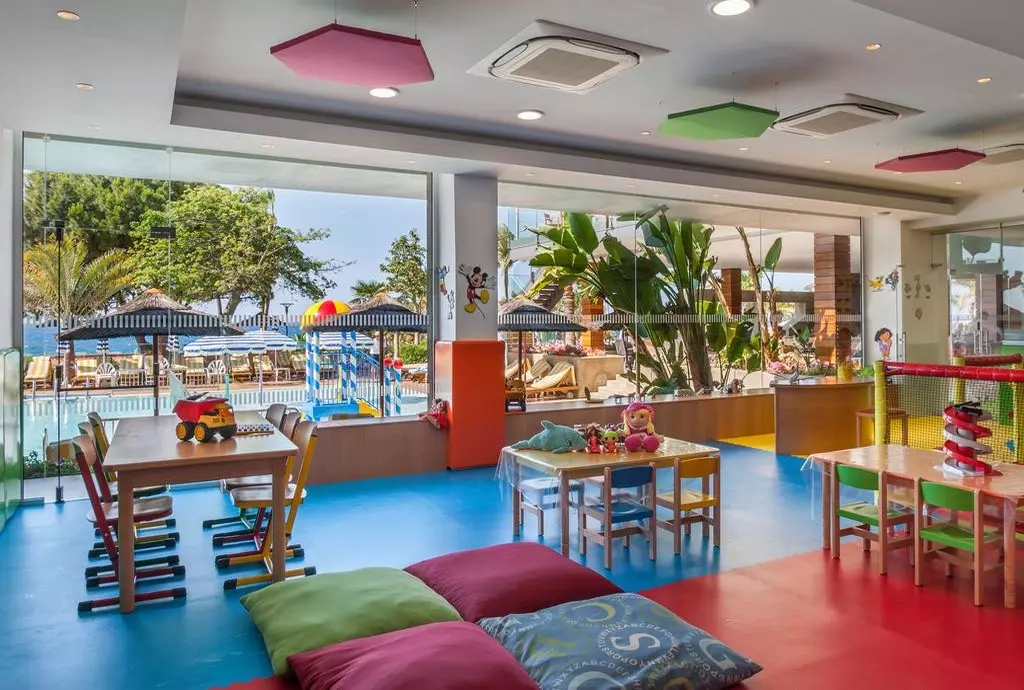 amathus_beach_hotel_limassol_shabavizparvaz_16.jpg