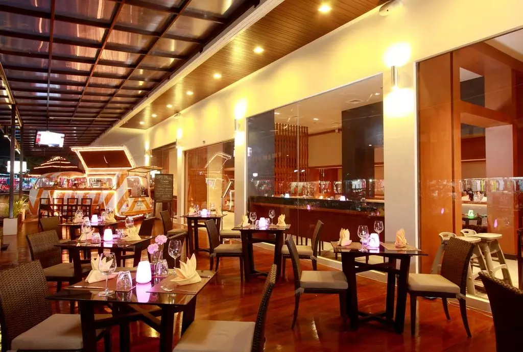 ashlee_hub_phuket_shabavizparvaz_10.jpg