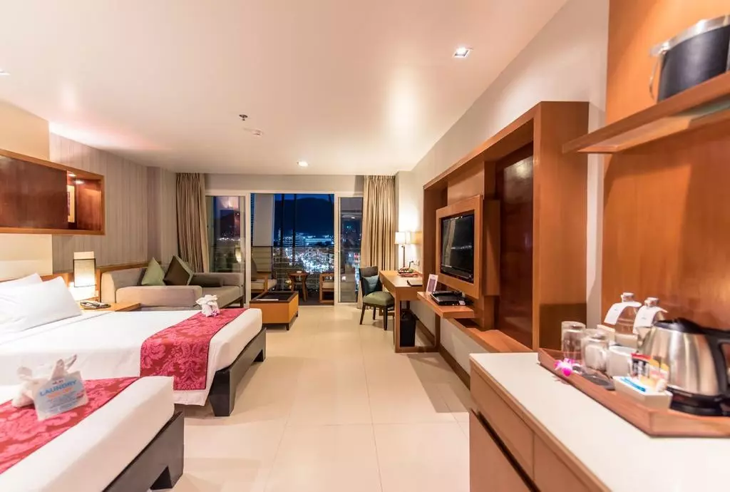 ashlee_hub_phuket_shabavizparvaz_18.jpg