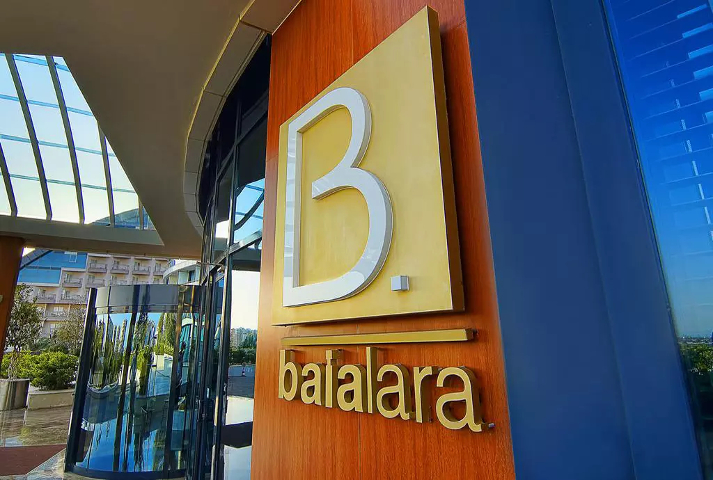 baia_lara_shabavizparvaz_02.jpg baia_lara_shabavizparvaz_02.jpg