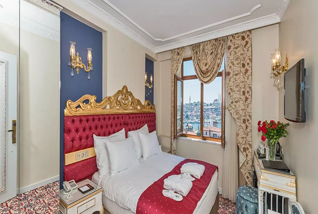 by_murat_galata_istanbul_shabavizparvaz_01.jpg