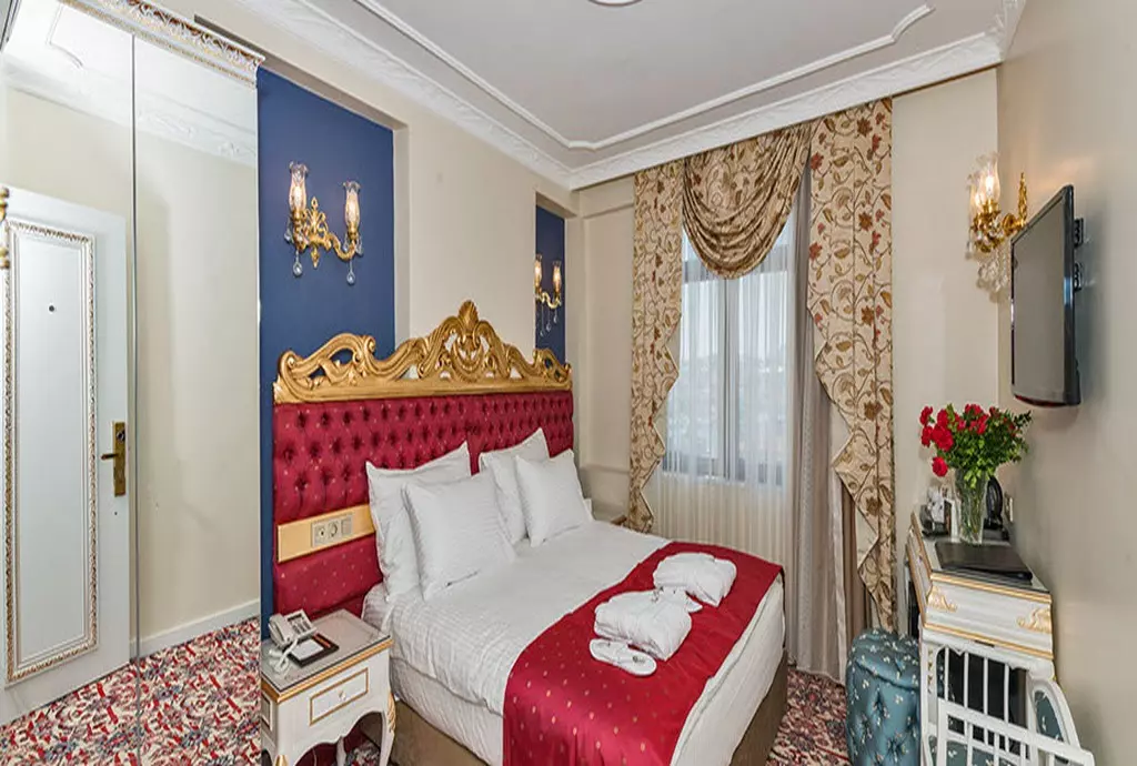 by_murat_galata_istanbul_shabavizparvaz_03.jpg