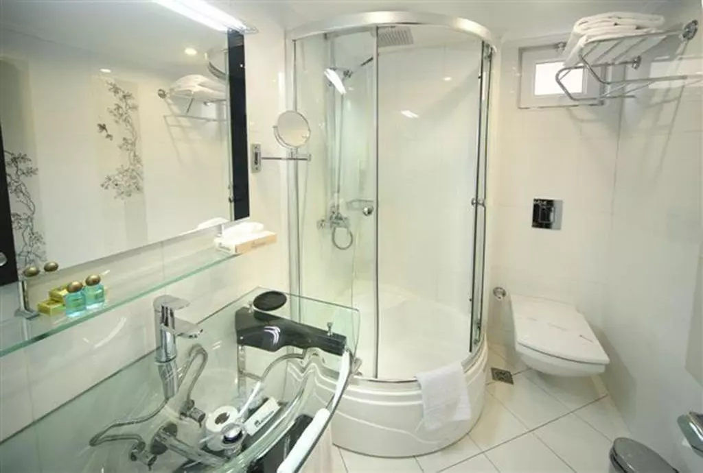 cartoon_istanbul_shabavizparvaz_02.jpg cartoon_istanbul_shabavizparvaz_02.jpg