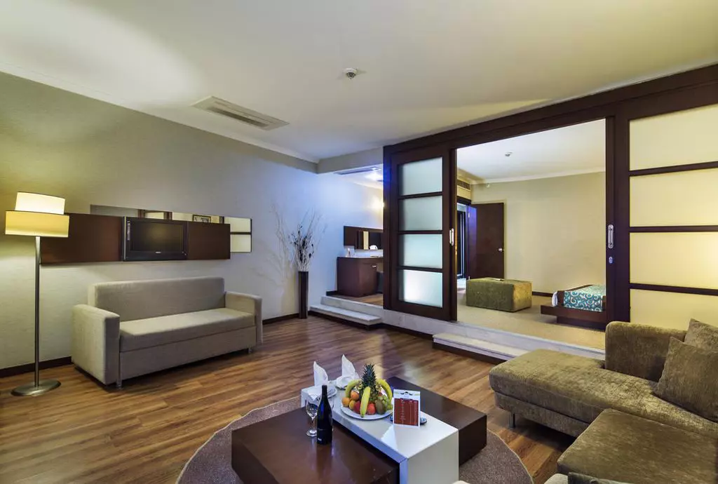 catamaran_resort_shabavizparvaz_13.jpg