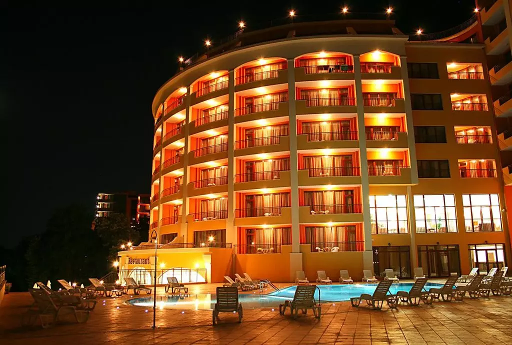 central_hotel_varna_shabavizparvaz_01.jpg
