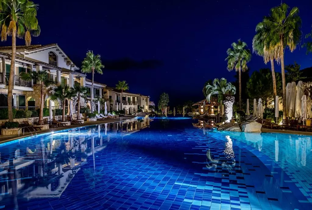cloumbia_beach_resort_limassol_shabavizparvaz_08.jpg