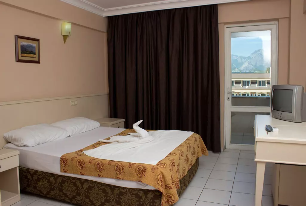 club_ares_kemer_shabavizparvaz_02.jpg