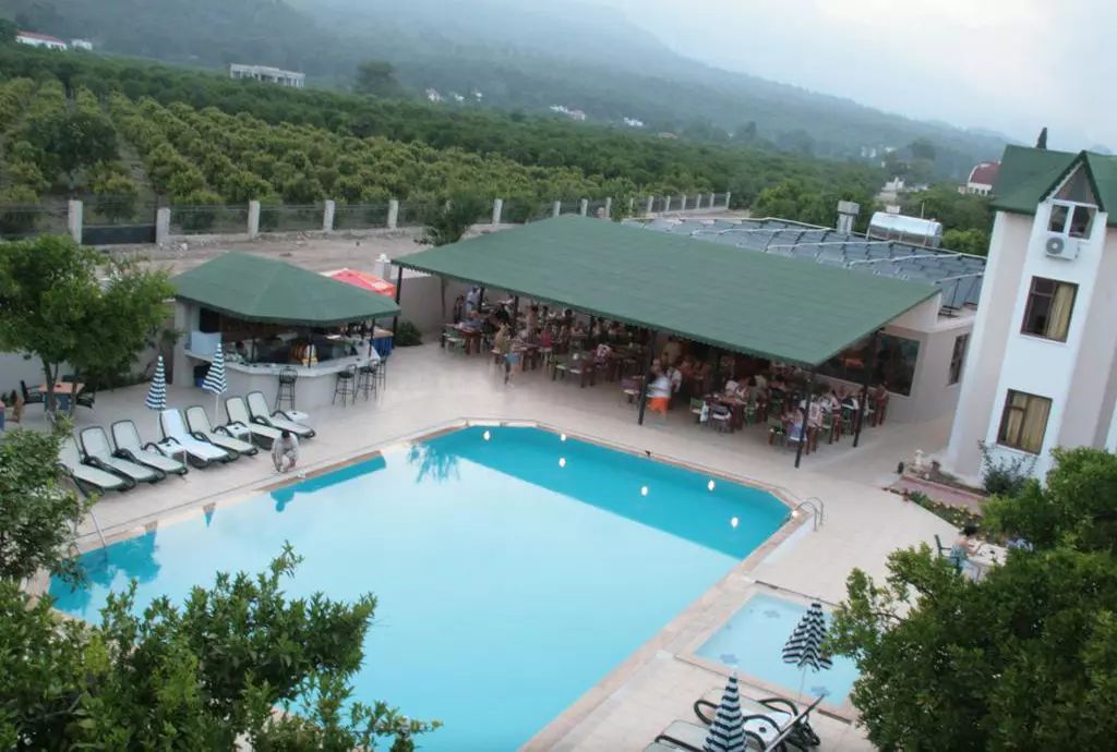 club_ares_kemer_shabavizparvaz_04.jpg