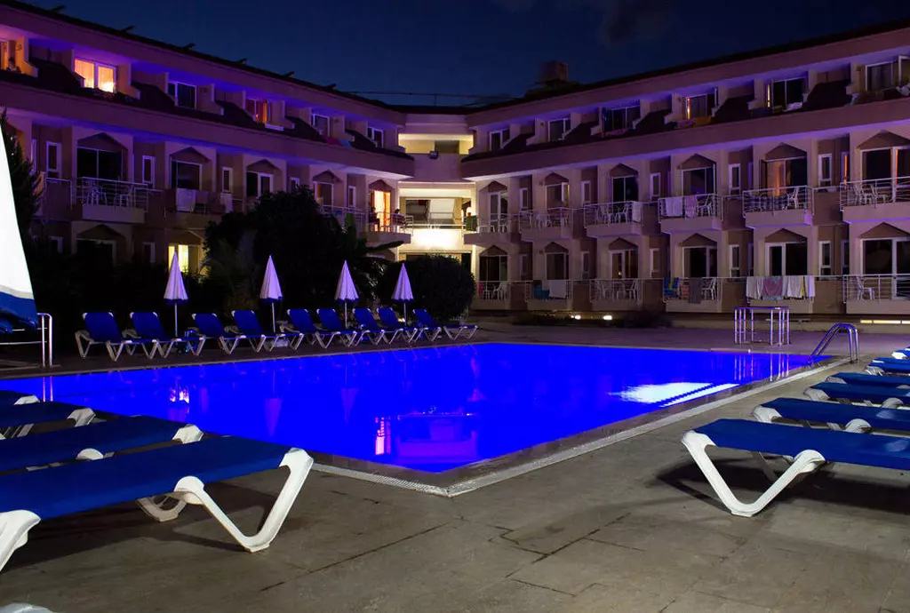 club_ares_kemer_shabavizparvaz_09.jpg