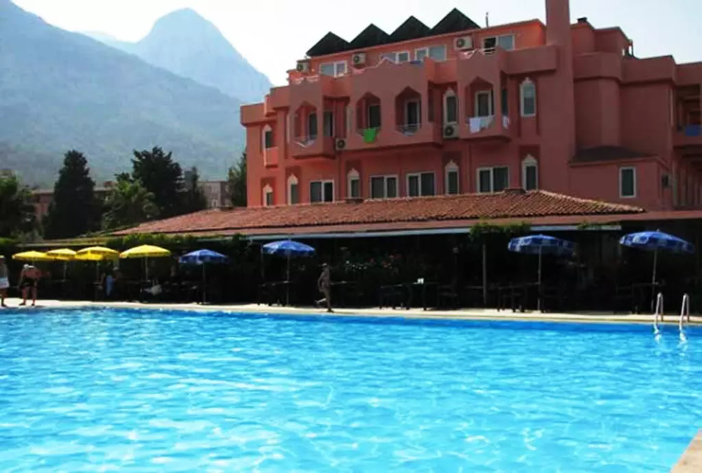 club_beldiana_shabavizparvaz_01.jpg
