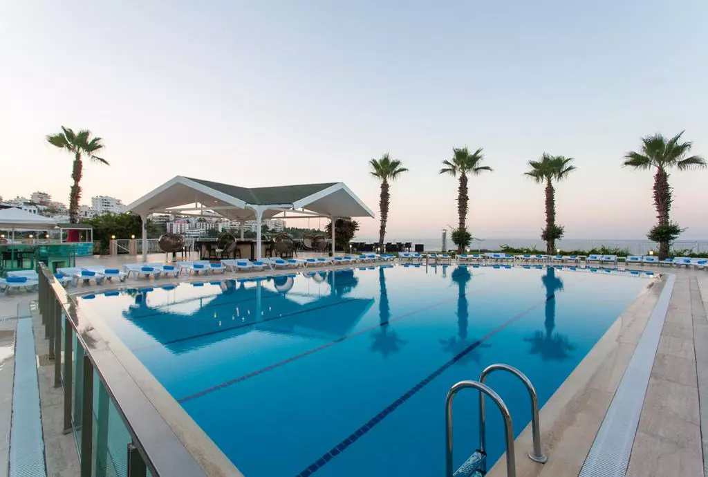 club_falcon_shabavizparvaz_02.jpg