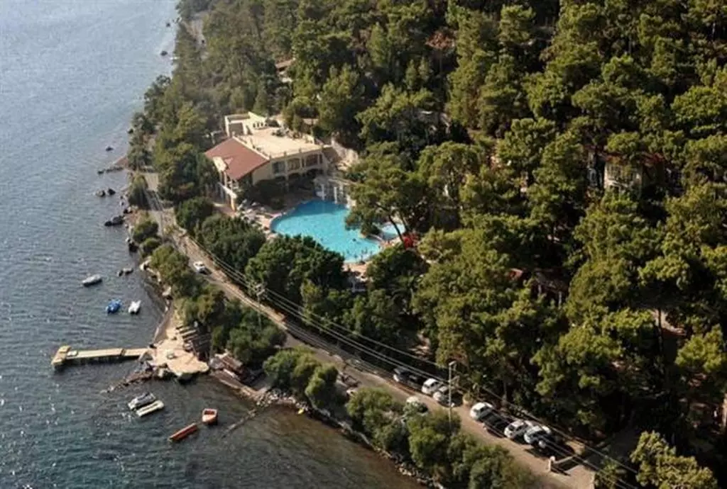club_nimara_beach_resort_shabavizparvaz_02.jpg