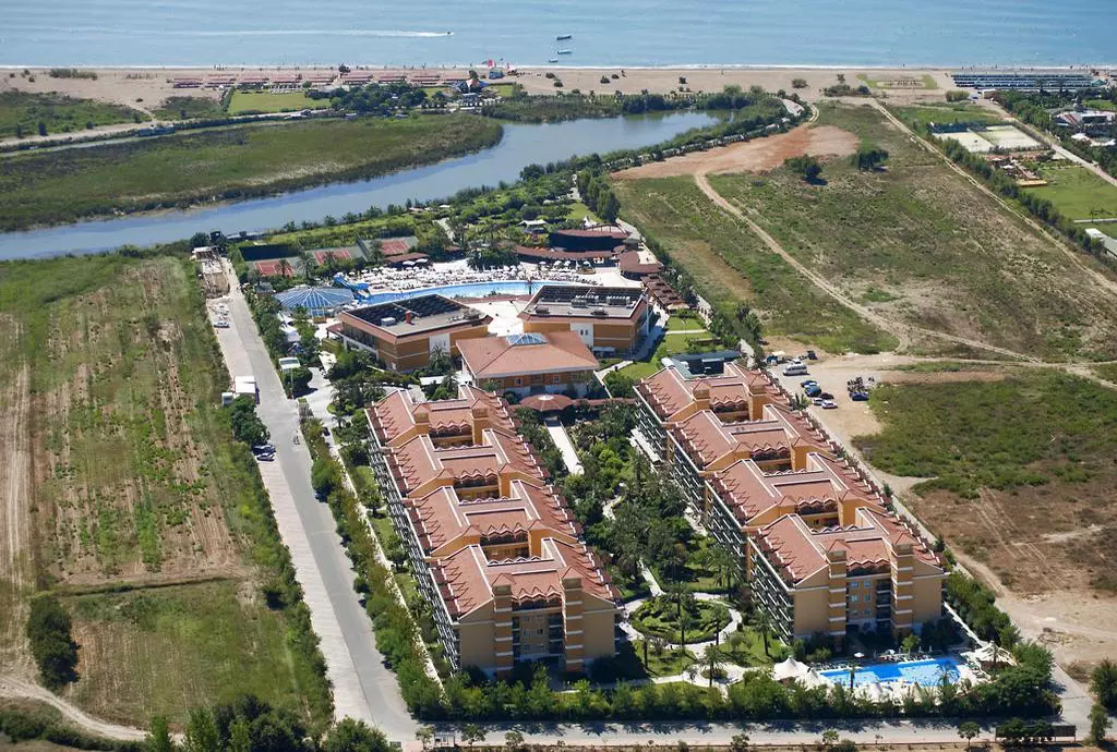 crysta_paraiso_verde_resort_shabavizparvaz_01.jpg
