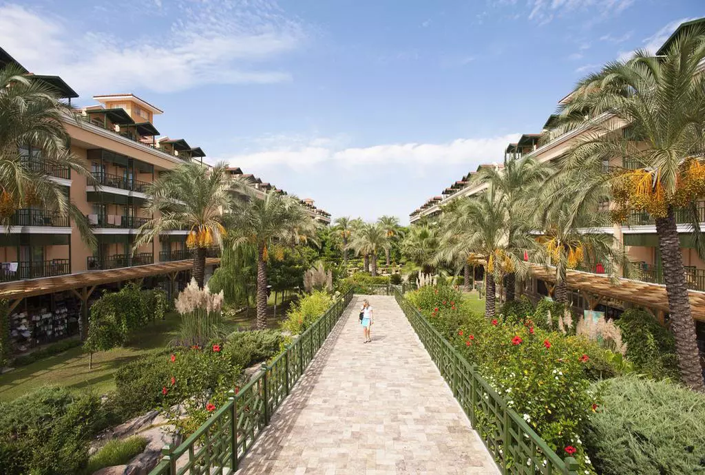 crysta_paraiso_verde_resort_shabavizparvaz_02.jpg